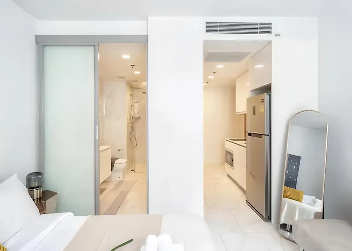 Hyde Sukhumvit 11 *